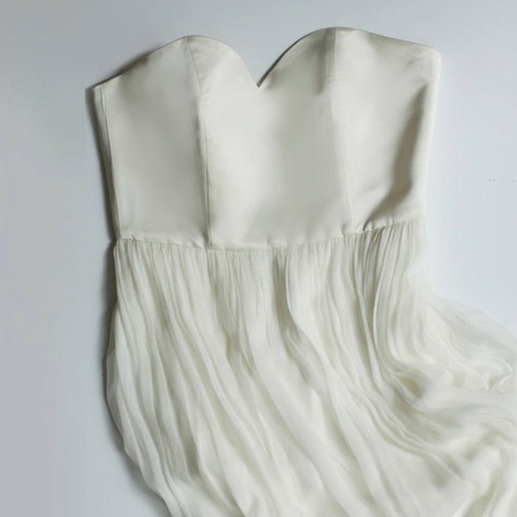 Brand new Leanne Marshall ivory wedding dress - Picture 6 of 8